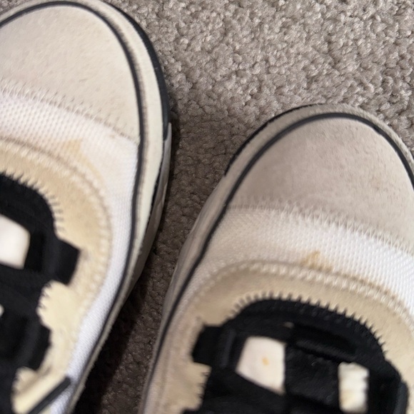 CHANEL Monochrome High-Top Sneakers - Picture 7 of 11